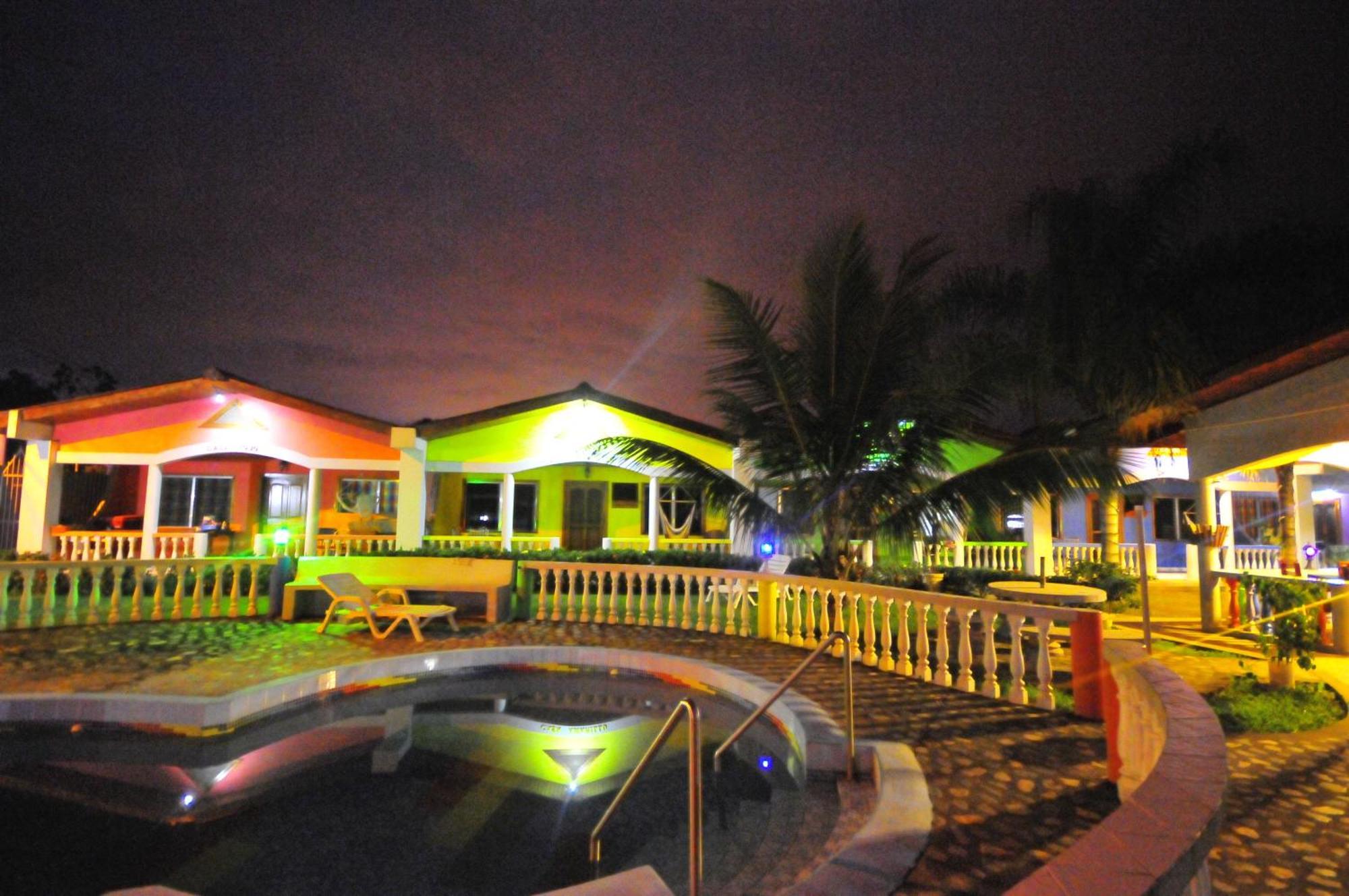 Rainbow Village La Ceiba Dış mekan fotoğraf