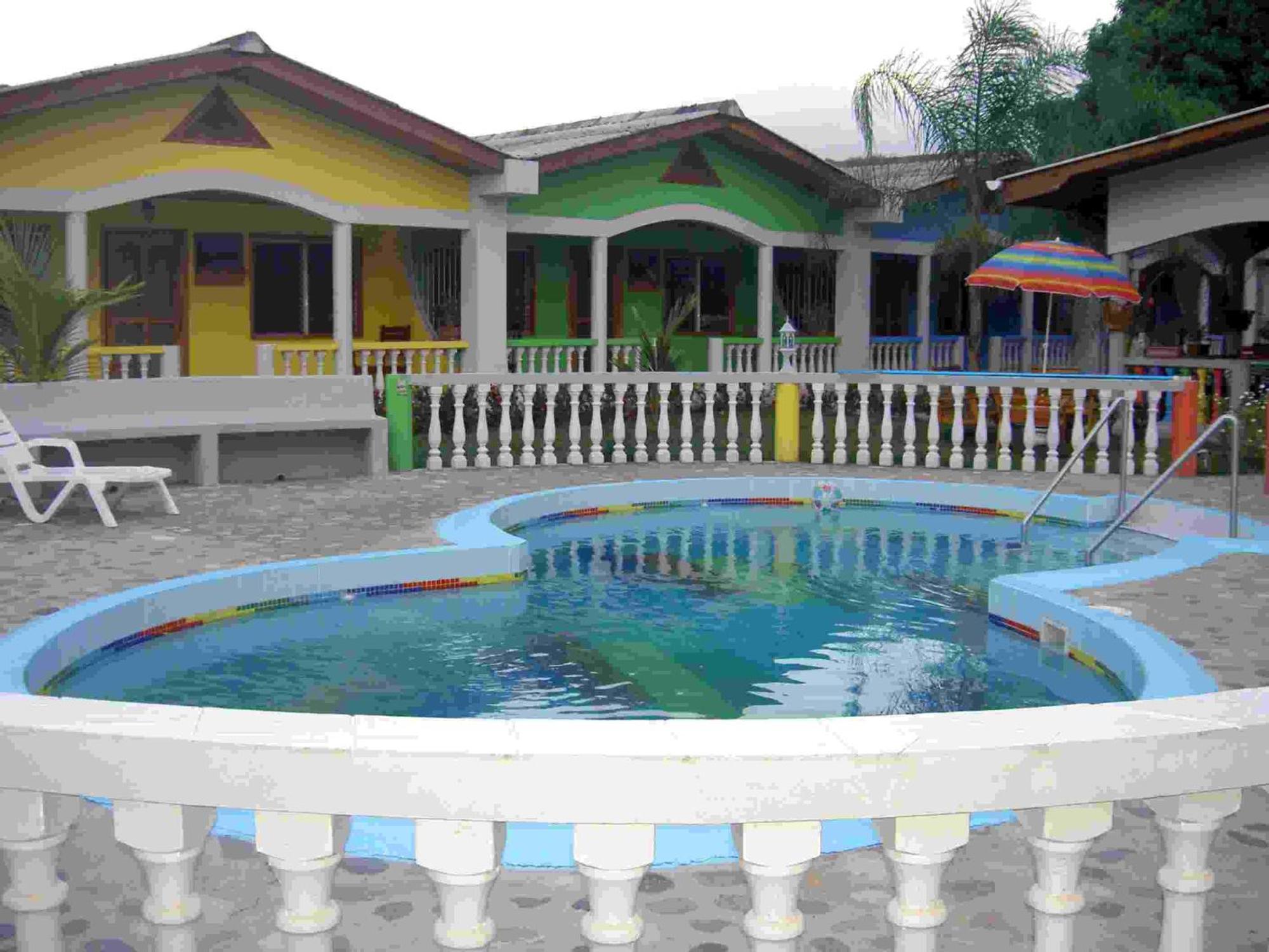 Rainbow Village La Ceiba Dış mekan fotoğraf
