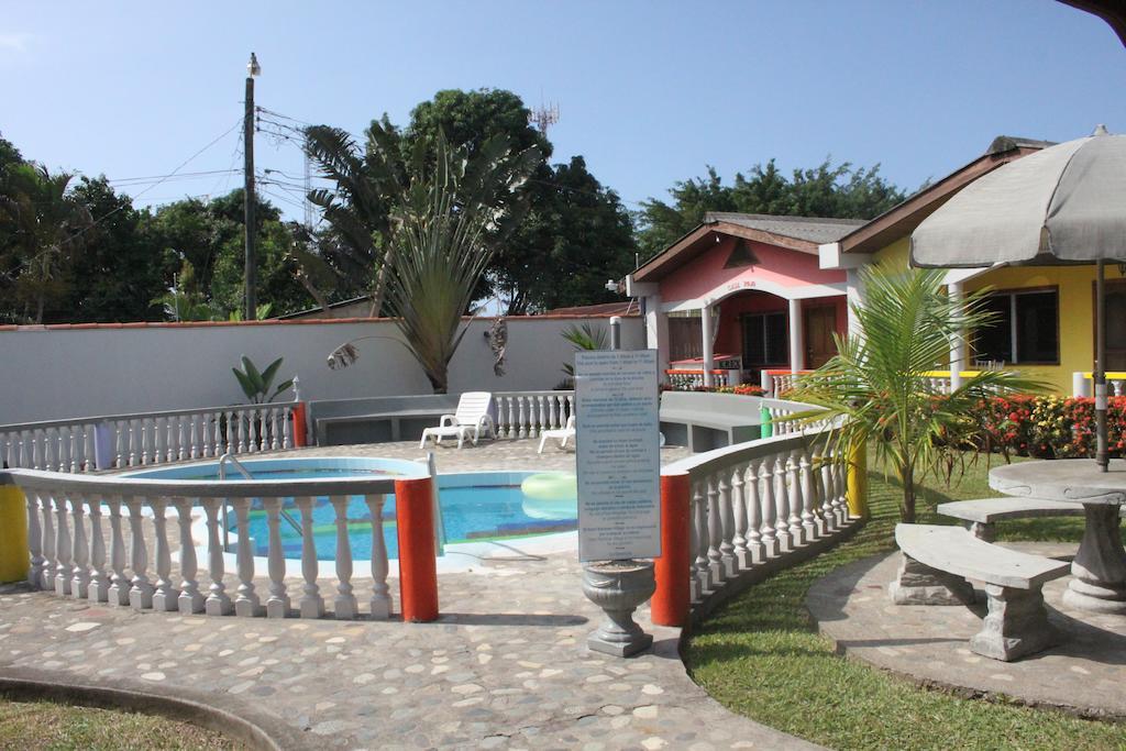 Rainbow Village La Ceiba Oda fotoğraf